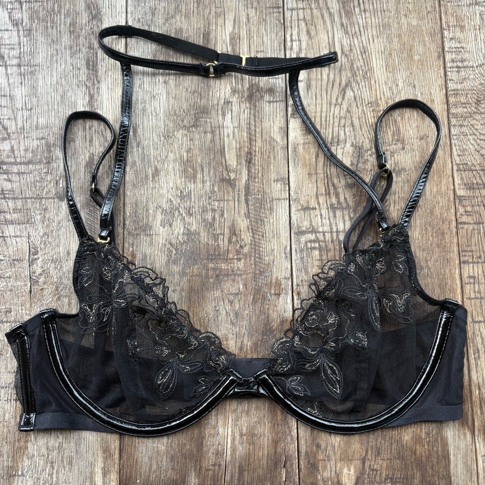 Victoria's Secret Black Sheer Lace Bra with removable choker detail 🖤